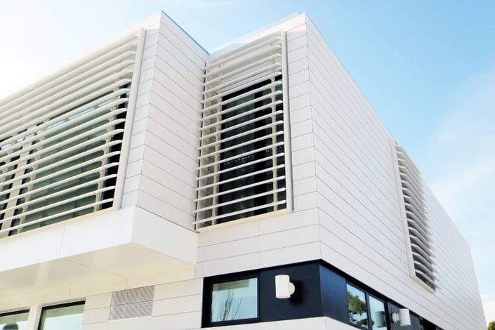 Монтаж вентилируемого фасада из керамогранита требует досконального соблюдения технологии