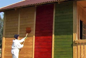 Алкидные краски отлично подойдут для деревянных фасадов, благодаря своим противогрибковым и противоплесневым свойствам