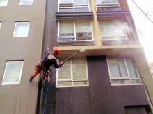 Мойка фасадов и окон зданий: выполнение клининговых работ