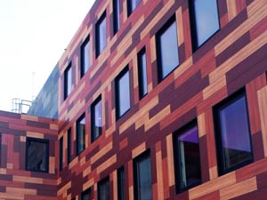 Фасадные панели HPL применяются при облицовке общественных и коммерческих зданий